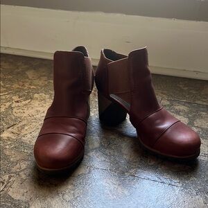 Brown Ankle Boots with Chunky Heel and Textured Finish